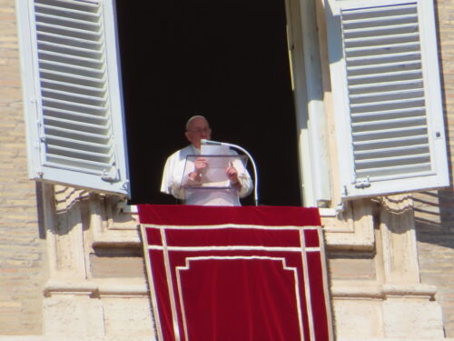 Papa Francesco All Angelus Rischiare Lamore